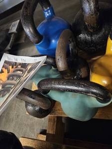 lot 9642 image: (4) 10lbs Kettle Bells