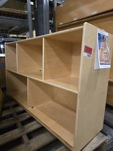 lot 10060 image: 5 Compartment Cubby