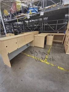 lot 10077 image: L Shaped Desk W Hut h and 3 Drawer Flie Cabinet