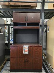lot 10096 image: 6ft Cherry Wood Cabinet W Hutch