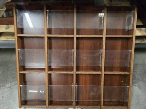 lot 15710 image: (1) 16 Pocket Magazine Rack