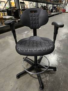 lot 15729 image: Uline Black Office Chair