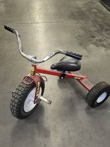 lot 15739 image: Angels ATC 750 Tricycle