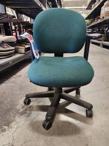 lot 15655 image: Green Rolling Office Chair