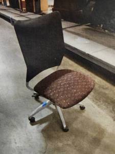 lot 15681 image: (4) Patterned Office Chairs with Black Backs