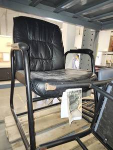 lot 15684 image: (1) Black Office Chair