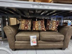 lot 15698 image: Brown Cloth Loveseat W3 Decorative Pillows