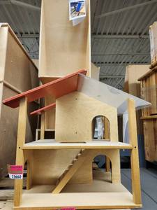 lot 22660 image: Childrens Wooden Play House