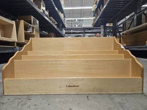 lot 23568 image: Lakeshore Magazine Display