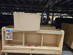 lot 23569 image: Kaplan 3 Compartment Shelf
