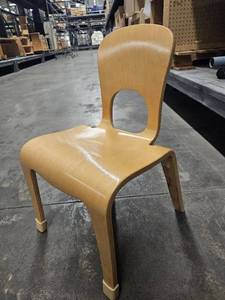 lot 23583 image: (1) Toddler Chair