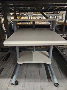 lot 23587 image: Rolling Desk