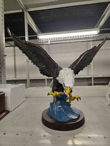 lot 20748 image: Large Eagle Statue