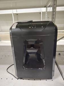 lot 20750 image: Universal Shredder Model UNV48114