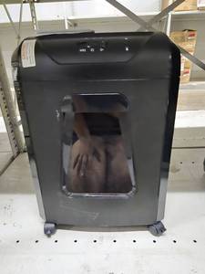 lot 20771 image: Universal Shredder Model UNV48114