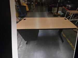 lot 23508 image: Computer Desk