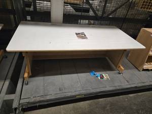 lot 23512 image: Jonti Computer Table With Casters