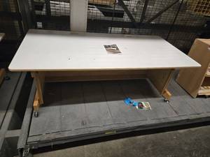 lot 23513 image: Jonti Computer Table With Casters