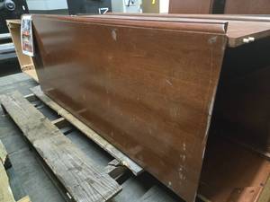 lot 15769 image: U-Shaped Desk With Lighted Hutch