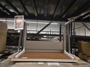 lot 23522 image: (2) Desks