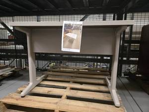 lot 23526 image: Metal Table