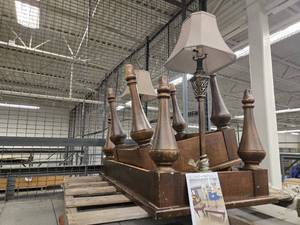 lot 23539 image: Coffee Table With End Table & Lamps