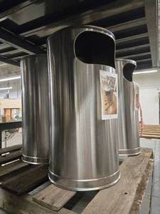 lot 15533 image: Metal Trash Can