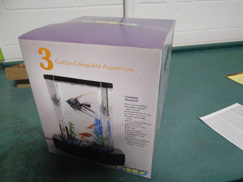 lot 574 image: 3 gallon complete aquarium kit- New in box