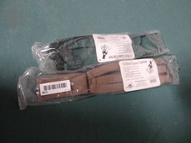 lot 578 image: 2 new 12 bird game carriers