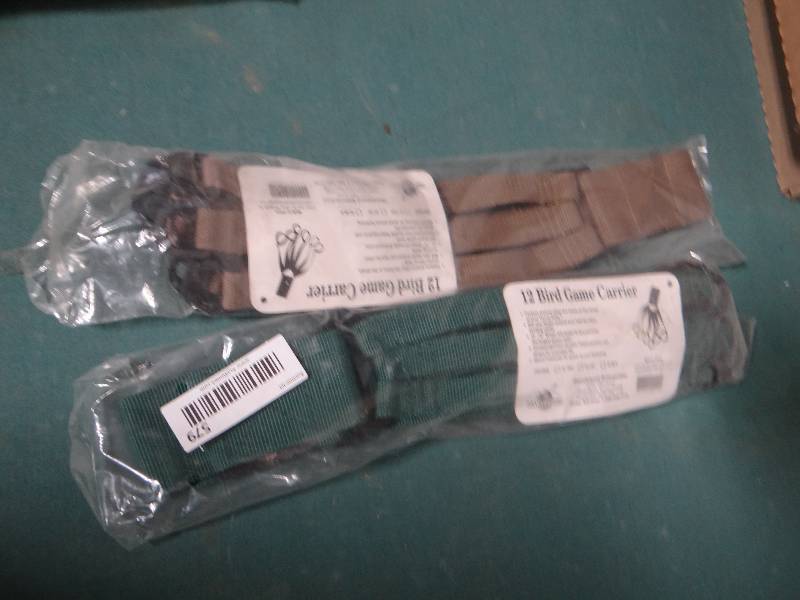 lot 579 image: 2 new 12 bird game carriers
