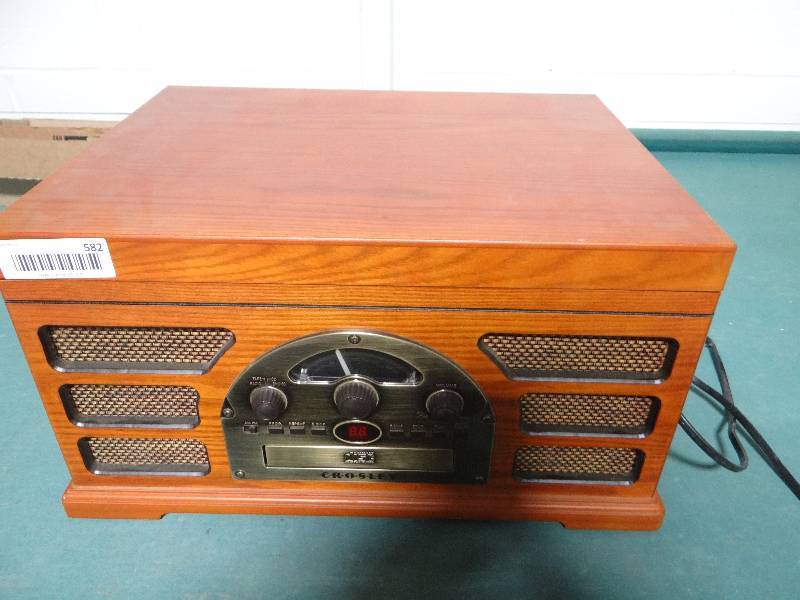 lot 582 image: Crosley record player CD radio cassette tape- Very nice
