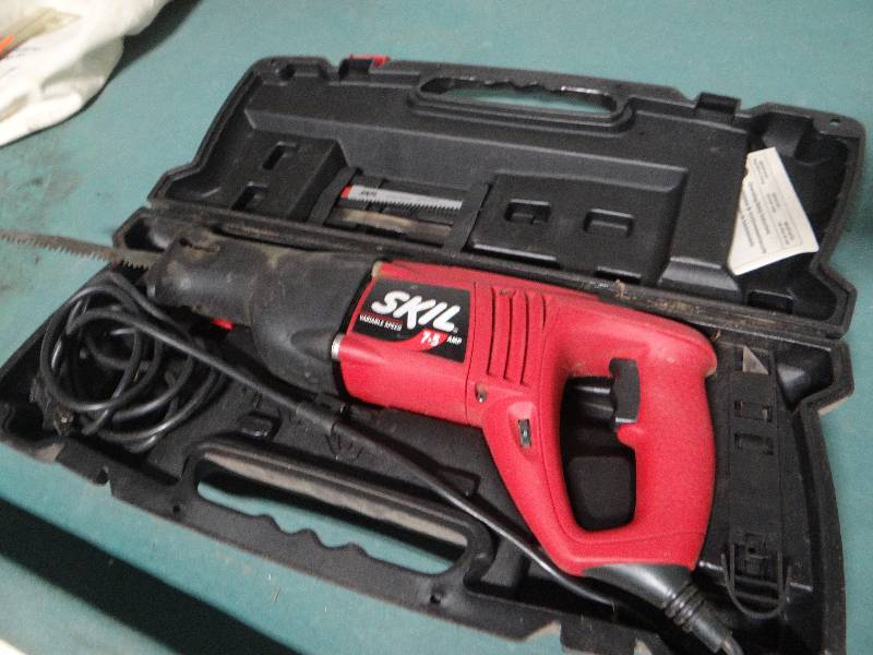 lot 587 image: Skil variable speed reciprocating saw w case & blades