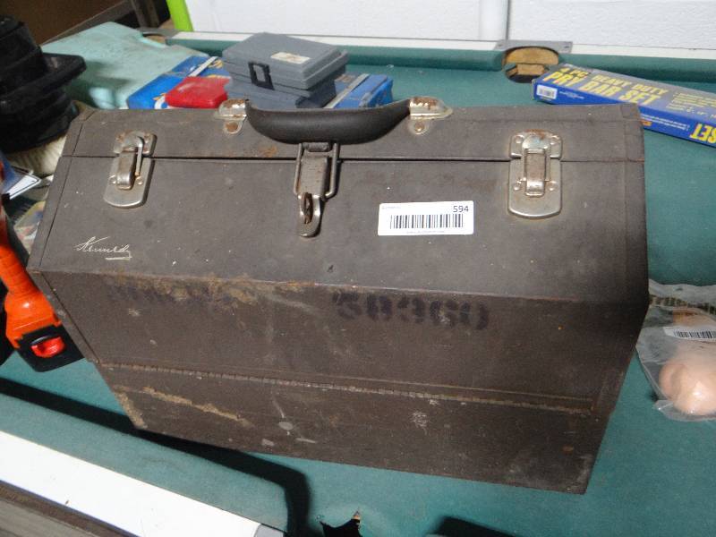 lot 594 image: Vintage metal Kennedy toolbox w contents.