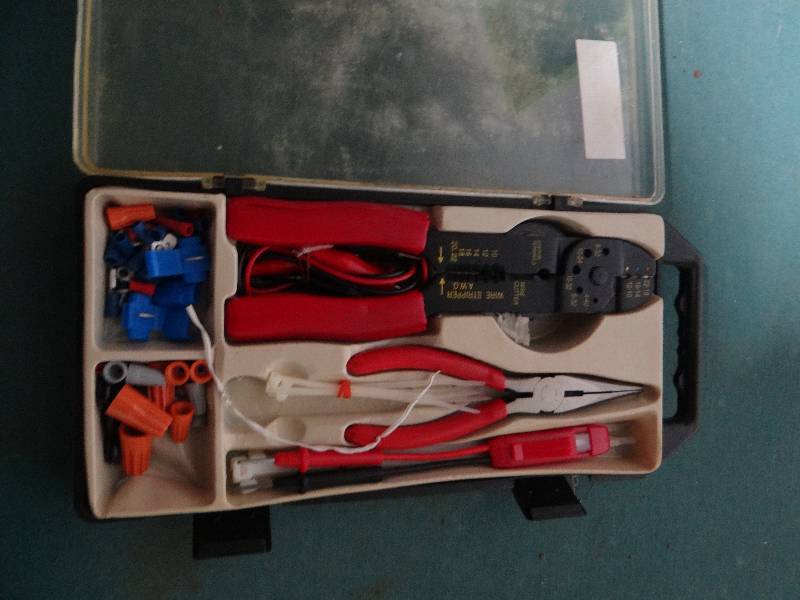 lot 596 image: Electrical tools in case- New