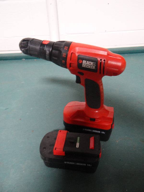 lot 603 image: Black & Decker 18 volt drill w 2 batteries