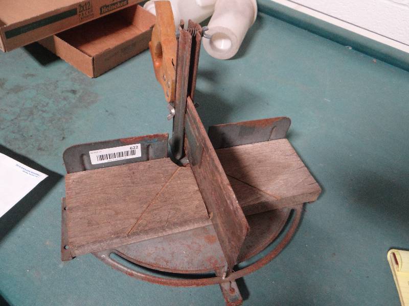 lot 622 image: Vintage miter saw