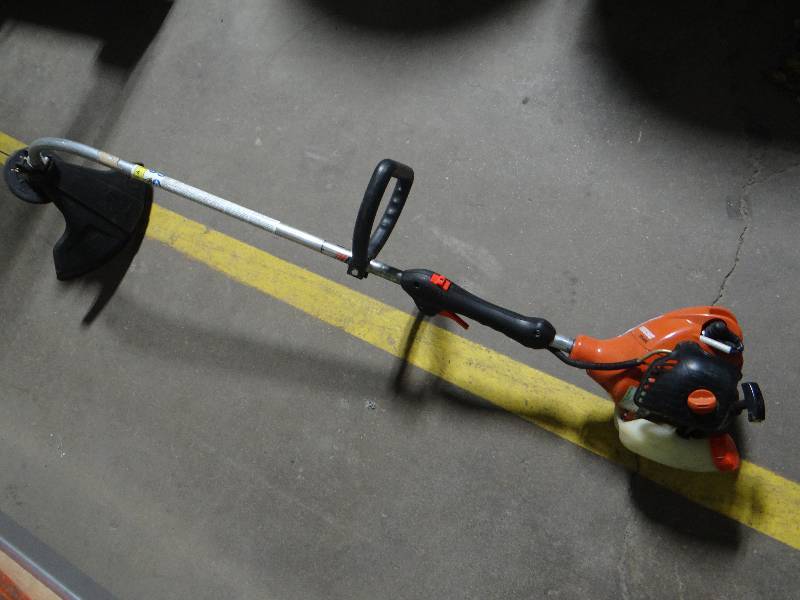lot 644 image: Echo curved shaft gas weed eater