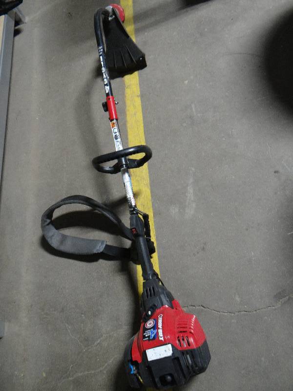 lot 645 image: Tro-Bilt curved shaft gas weed eater