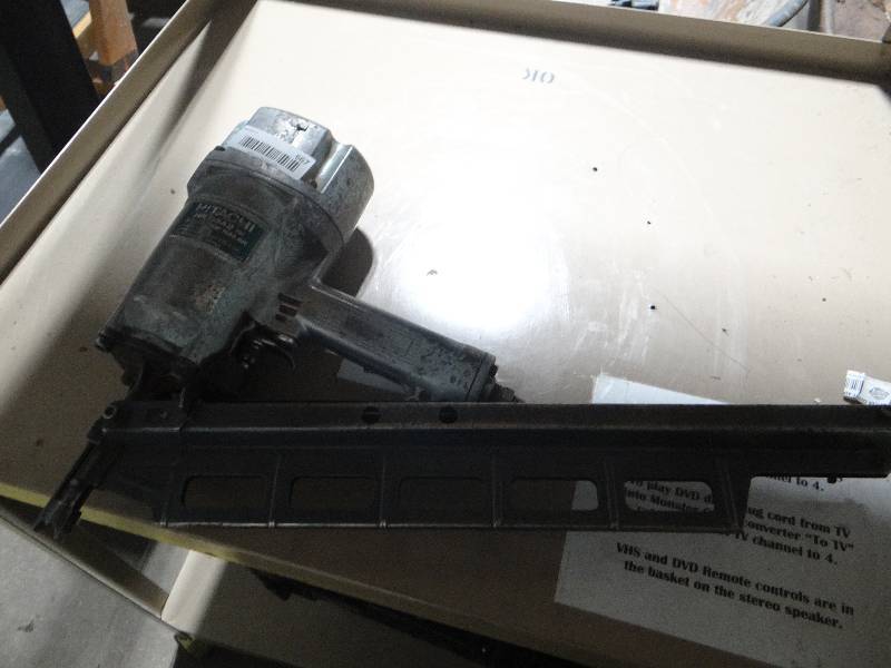 lot 667 image: Hitachi strip nailer
