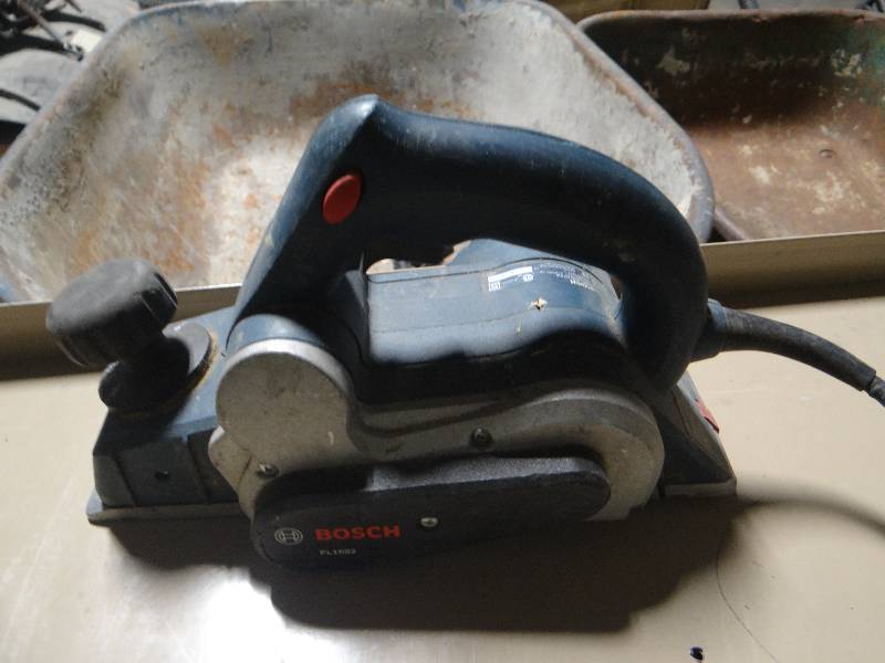 lot 673 image: Bosch 14 electric planer- Model PL1682