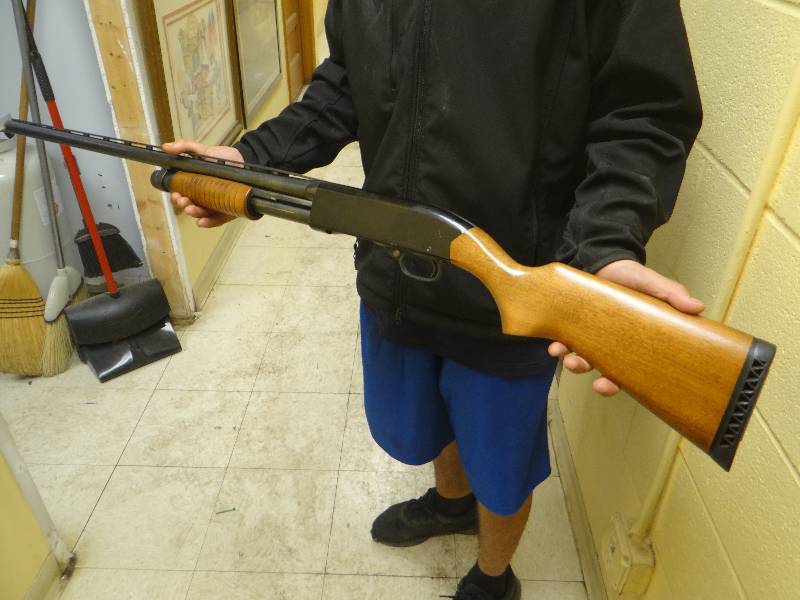 lot 401 image: Winchester Model 120 - 12 g pump shotgun