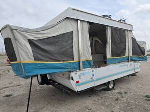 lot 24221 image: 1994 Fleetwood Travel Trailer - WHITE