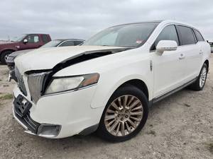 lot 24228 image: 2010 Lincoln MKT, WHITE