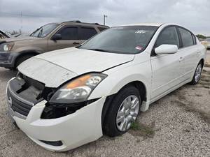 lot 24242 image: 2009 Nissan Altima, WHITE