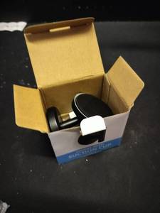 lot 8370 image: Hooks With Suction Cup