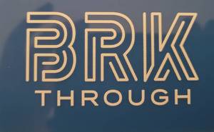 lot 4500 image: Ultimate Group Fun Package BRKTHROUGH KC  Dinner at Talk of the Town