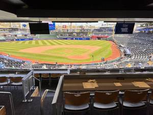 lot 1645 image: Premium Royals Game Day  See the Legends before they are legends - Premium Games included Yankees, Dodgers, Cardinals 2 Tix & Parking your choice