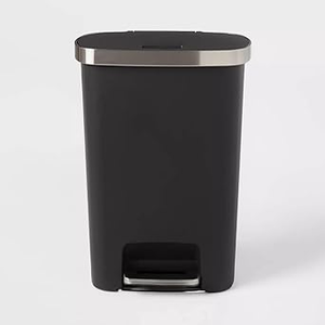lot 2456 image: Plastic Locking Lid Step Trash Can Black��CommercialKitchen Step Trash Can