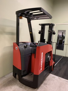 lot 8116 image: Raymond-425-C40TT Electric Stand-up Forklift - Includes power unit- Retail $26,000