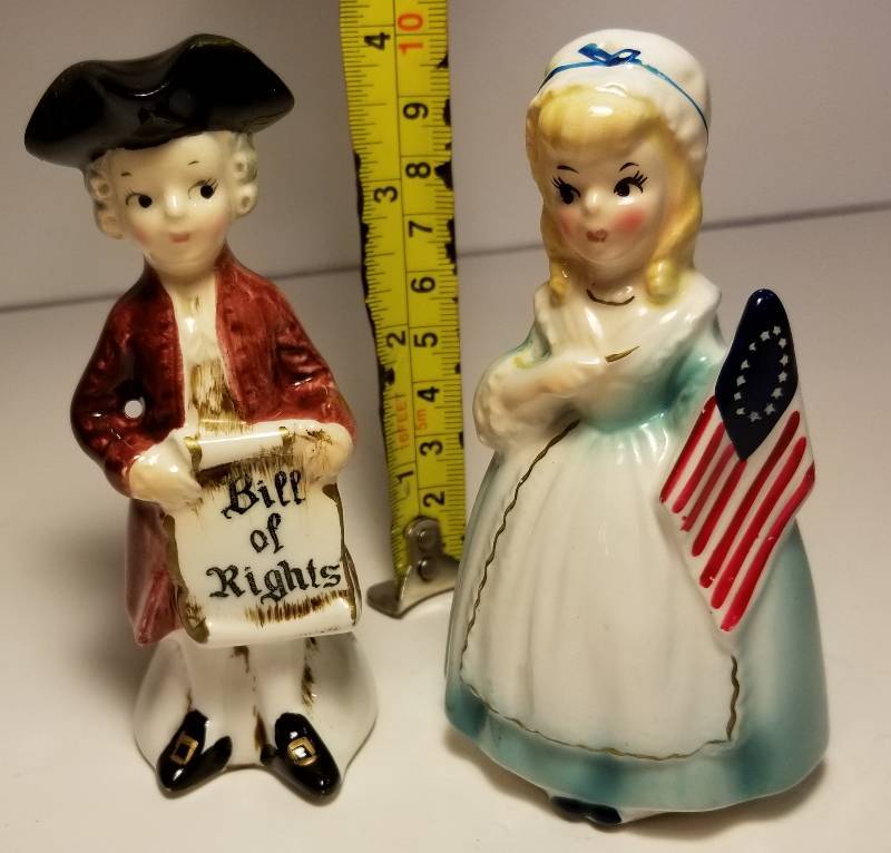 lot 6 image: Colonial man and woman Salt & Pepper shakers, Bill of Rights, USA